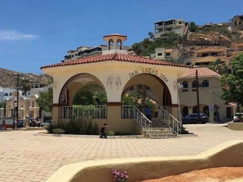 Paseo por Mexico Plaza Amelia Wilkes en Los Cabos