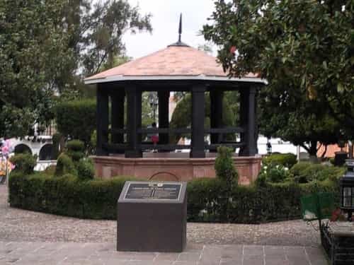 Paseo por Mexico Kiosko de Aculco