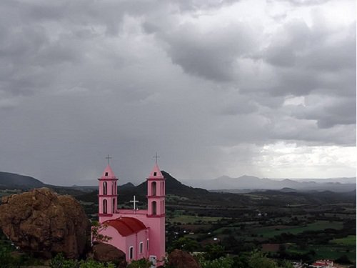 Paseo por Mexico Capilla del cerrito de Chila de las Flores