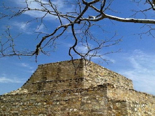 Paseo por México Zona Arqueológica La Meza en Tehuacán