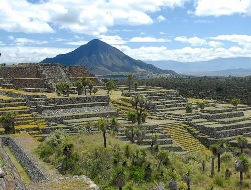 Paseo por México Zona Arqueológica de Cantona en Tepeyahualco