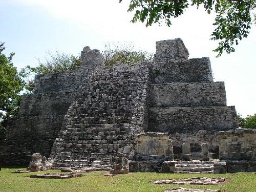 Paseo por México Zona Arqueológica El Meco en Benito Juárez