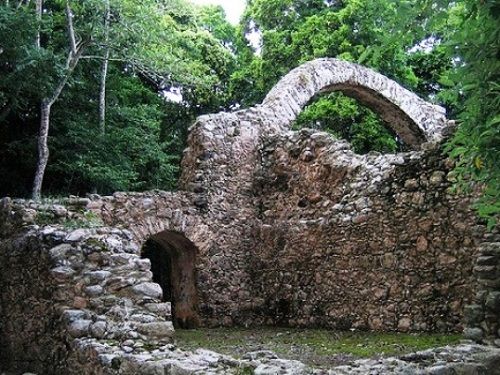 Paseo por México Zona Arqueológica de Oxtankah en Othón P. Blanco